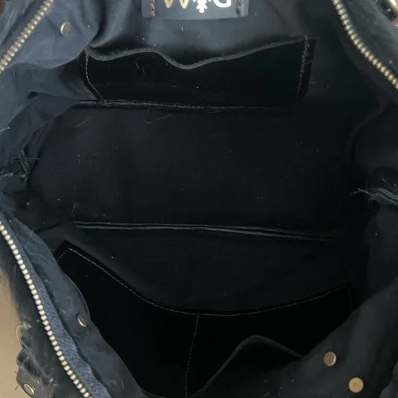 Sophisticated Black Cow Hide Shoulder Bag with Leather crossbody strap - Picture 4 of 4